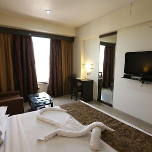 Deluxe Double or Twin Room Extra on Room